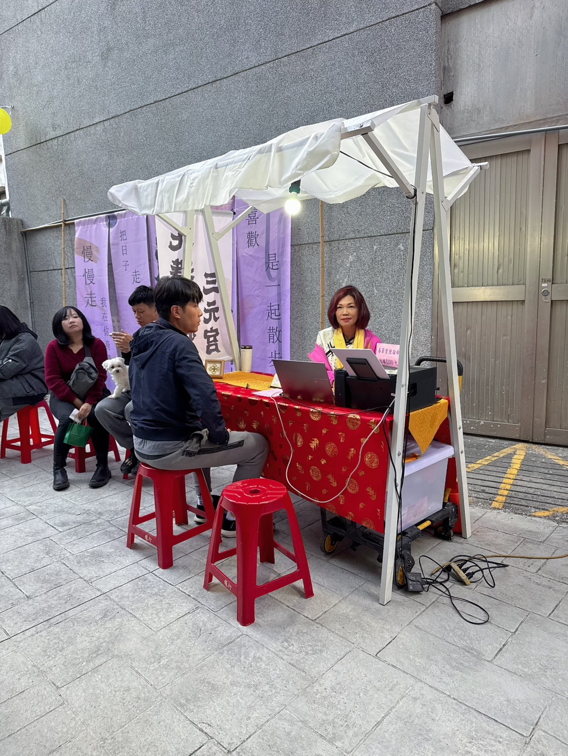 夜市命理諮詢現場